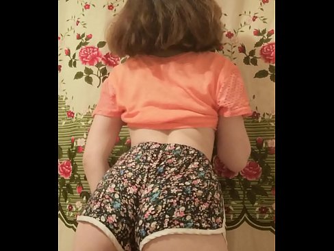 ❤️ ʻO ka pēpē ʻōpio uʻi e wehe ana i kona mau pōkole ma ka pahupaʻikiʻi ️ Super sex ma porn haw.vlad-massage-salon.ru ️❤
